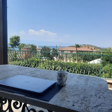 Ferienhaus Ella's Sea View *