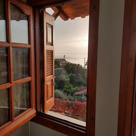 Ella's Sea View Holiday home