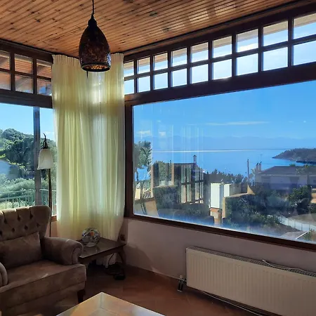 Ella's Sea View Holiday home