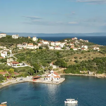 Ella's Sea View Holiday home *